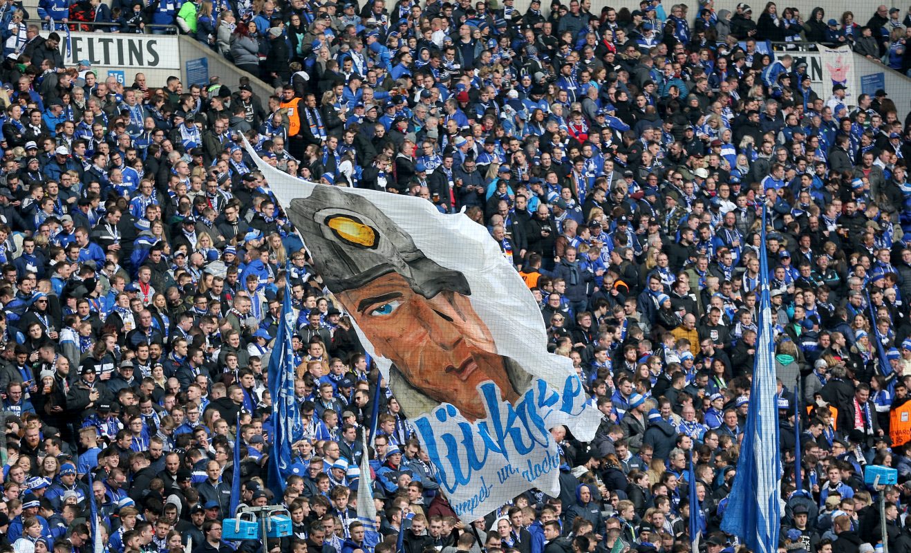 Schalke-Ultras motivieren die Mannschaft vor richtungsweisendem Spiel gegen Augsburg