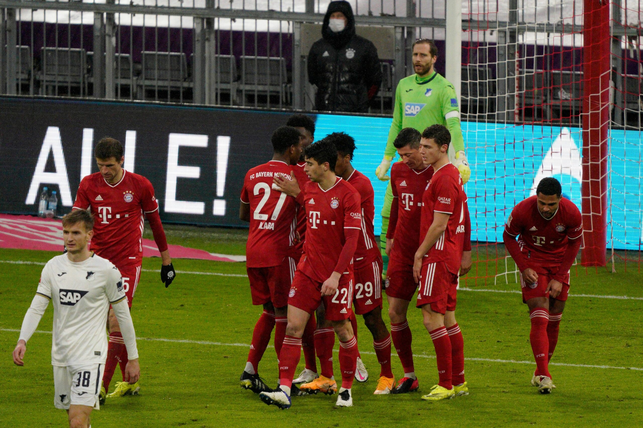 Bundesliga | Bayern dreht den Spieß um, Dortmund souverän, Schalke rettet den Punkt