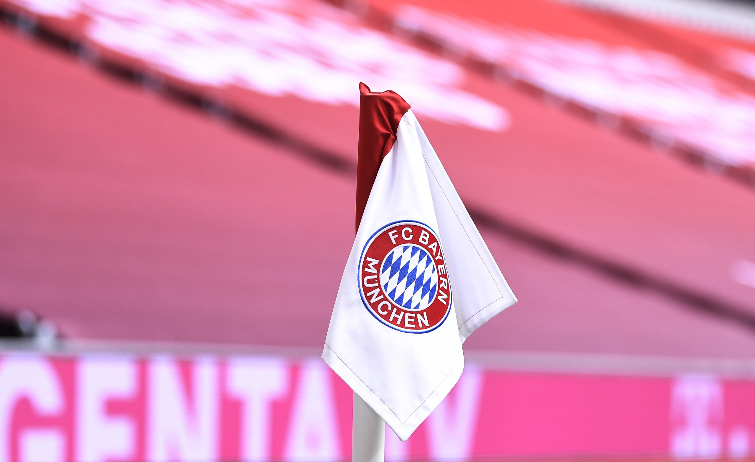 Umsatzstärkste Klubs: FC Bayern rückt auf Platz drei vor, vier Bundesliga-Teams in Top-20