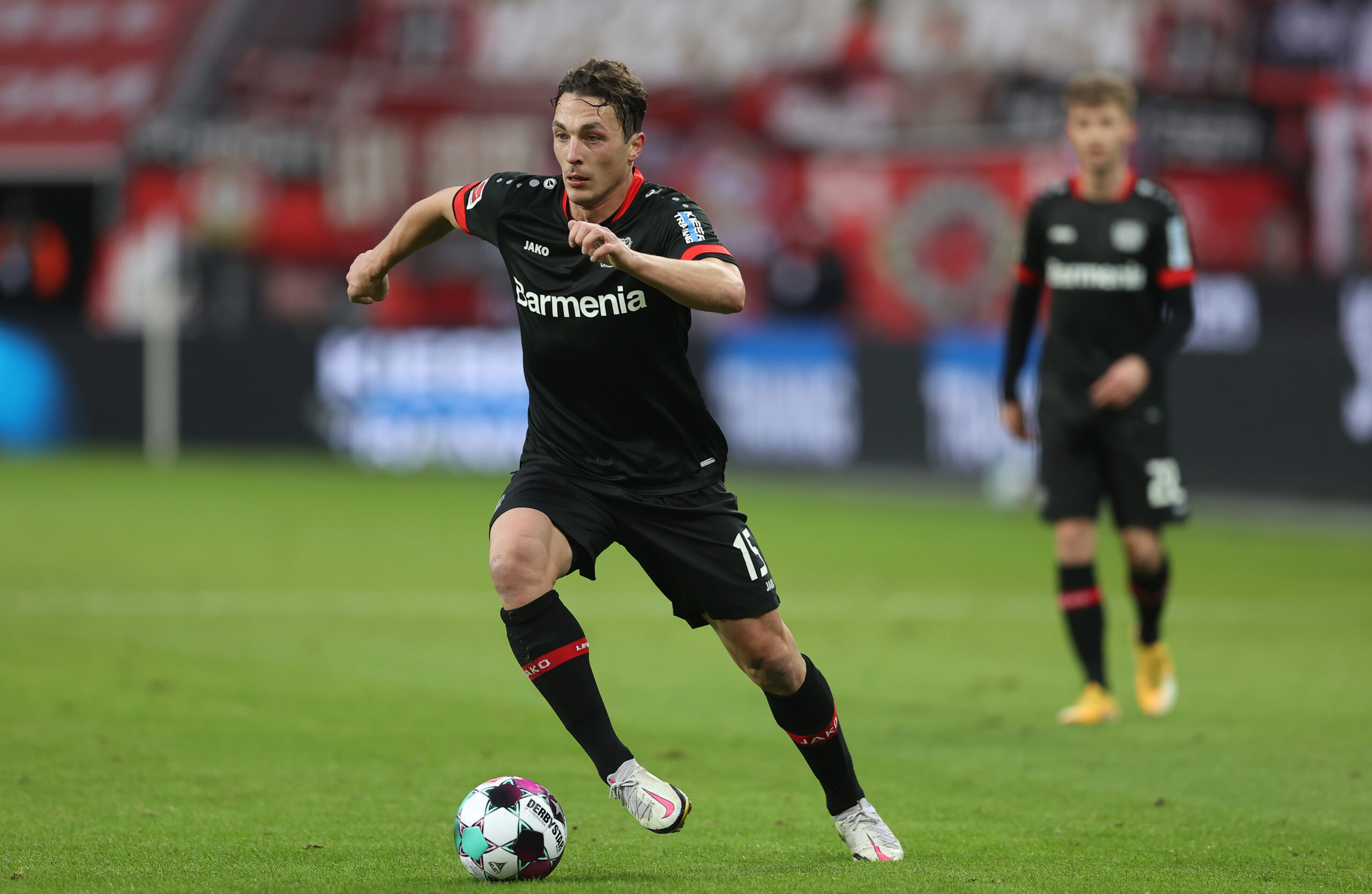 Trotz Kreuzbandverletzung – Leverkusen verlängert mit Baumgartlinger