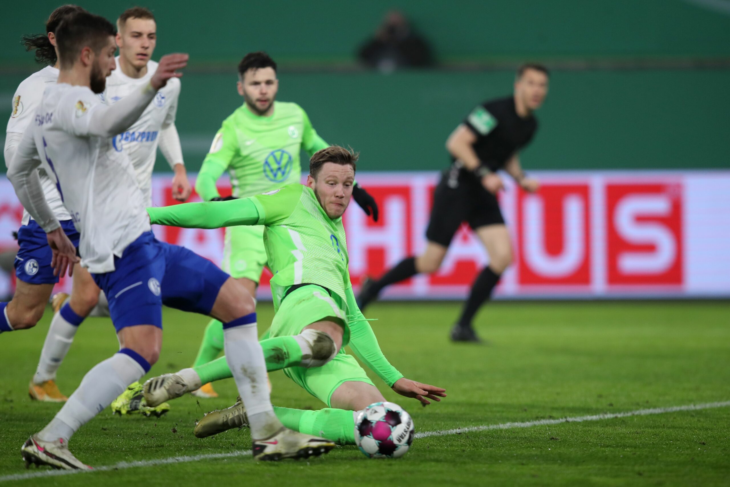 DFB-Pokal | RB Leipzig souverän, Wolfsburg kämpft sich gegen Schalke ins Viertelfinale