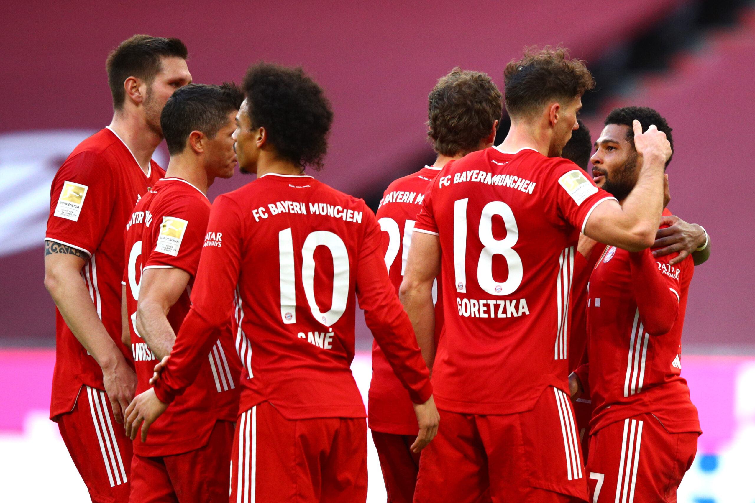 Bundesliga | FC Bayern beschenkt sich zum 121. Geburtstag, Schalke geht unter, BVB souverän
