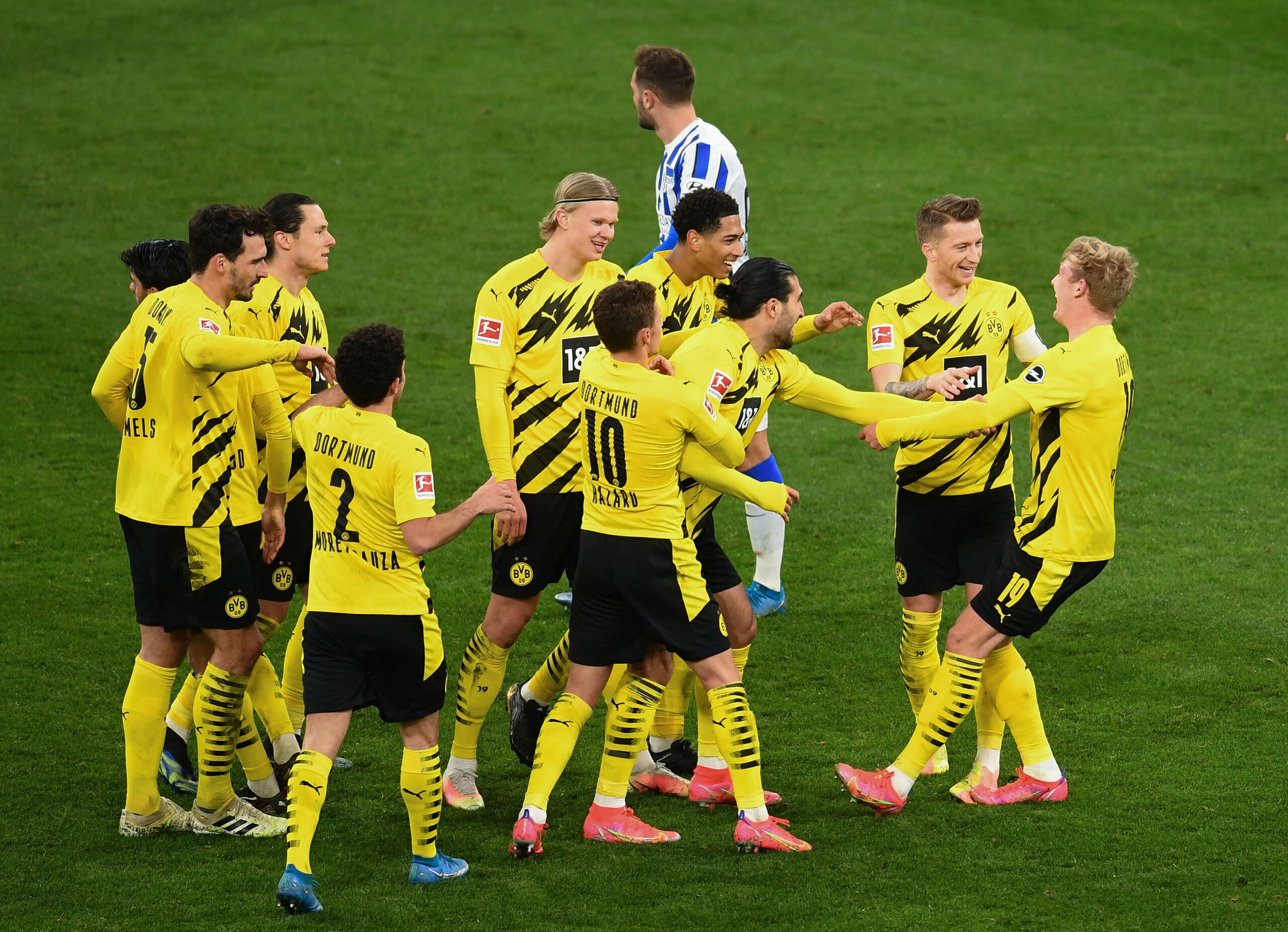 Bundesliga | Darida-Rot und Moukoko-Tor – Dortmund rückt gegen Hertha auf Platz 5 vor