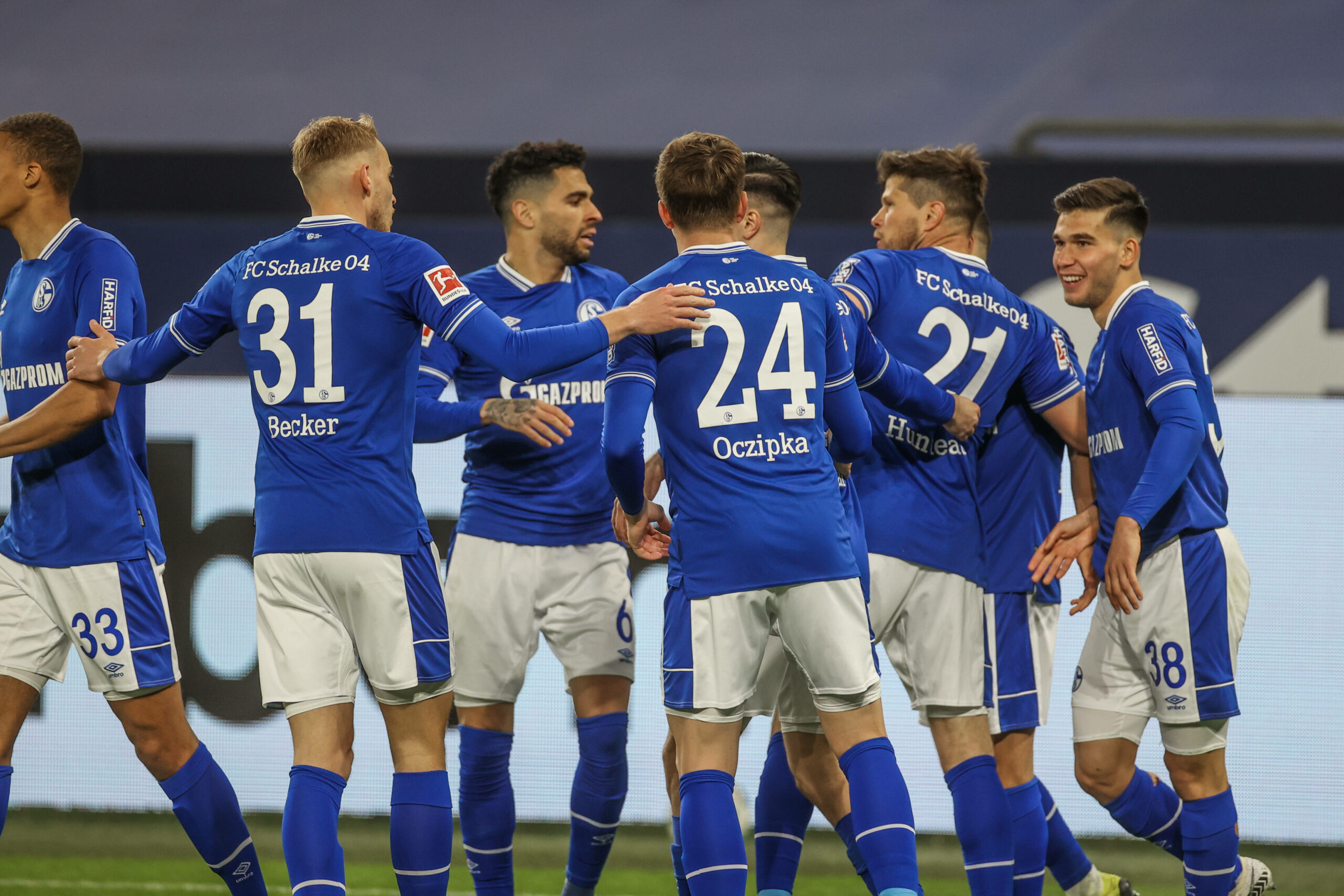 Bundesliga |  Schalke holt gegen Augsburg den zweiten Saisonsieg!