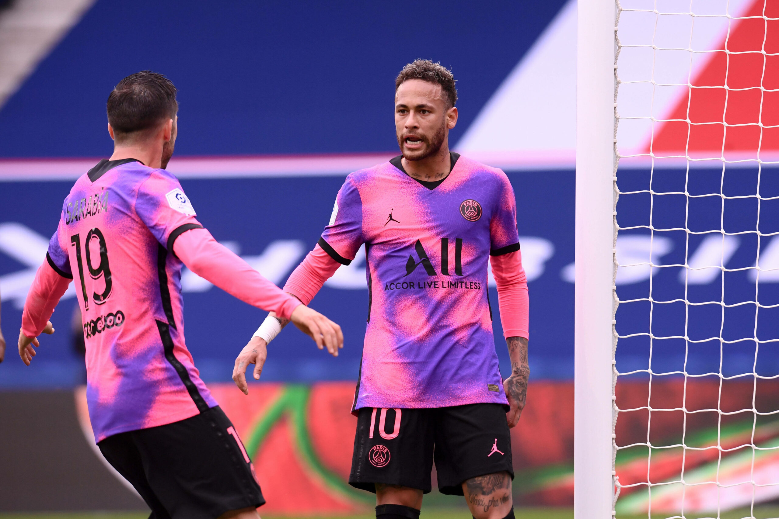 PSG springt an die Spitze: Neymar und Marquinhos besiegeln Sieg gegen Lens!
