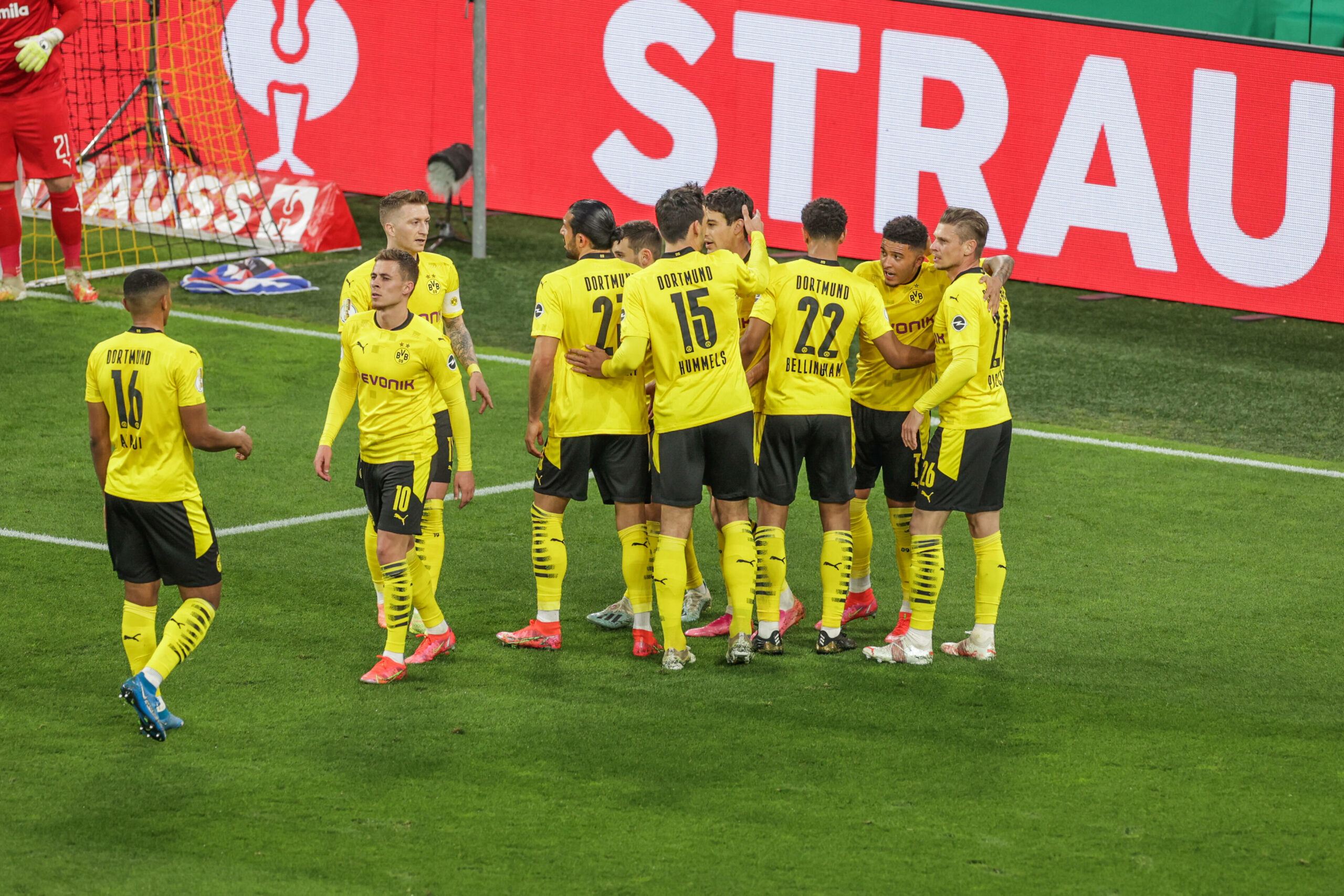 DFB-Pokal | 5:0! Dortmund zerlegt Kiel und trifft im Finale auf Leipzig