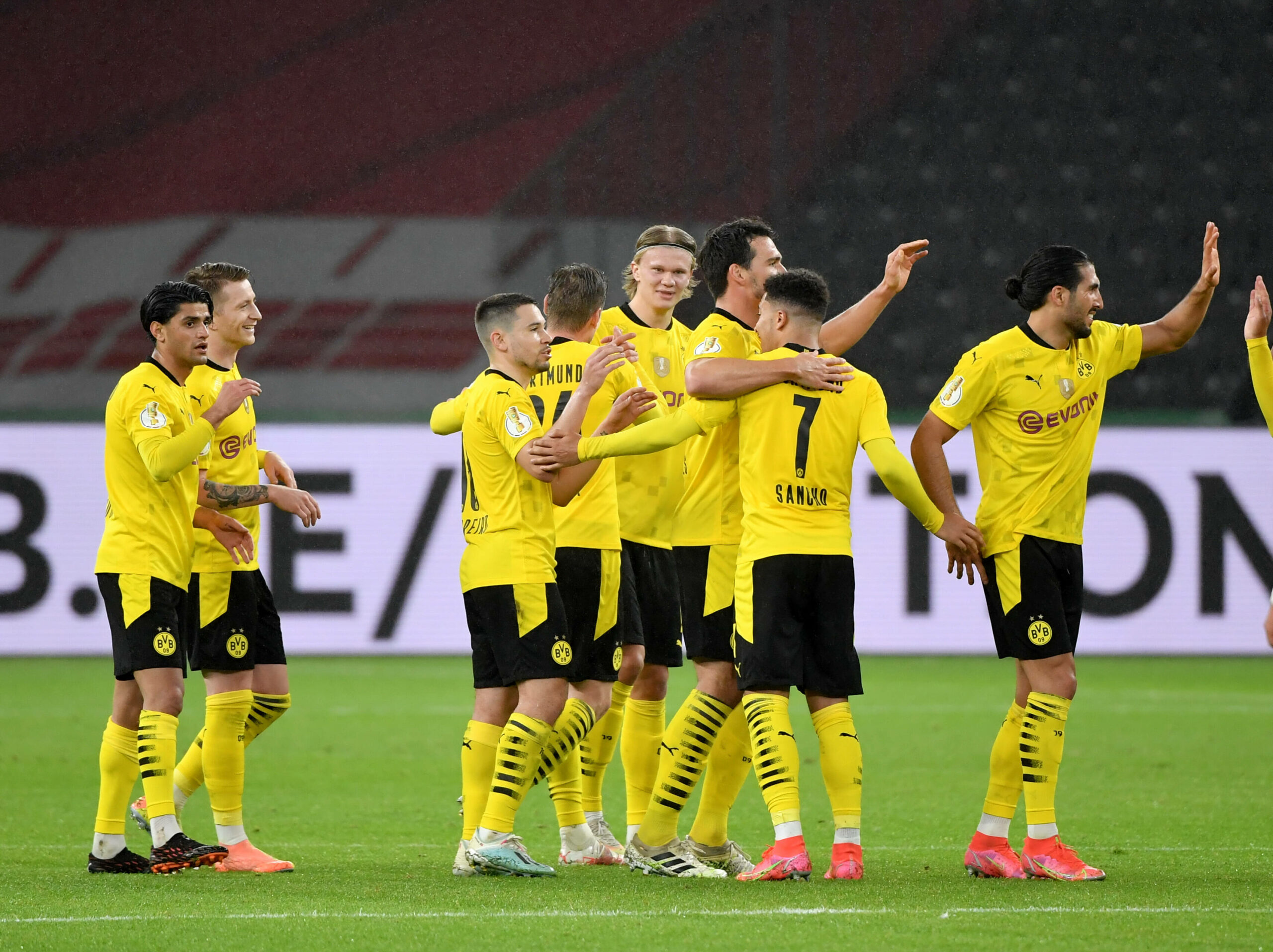 Dortmund schlägt Leipzig deutlich und feiert den Pokalsieg!