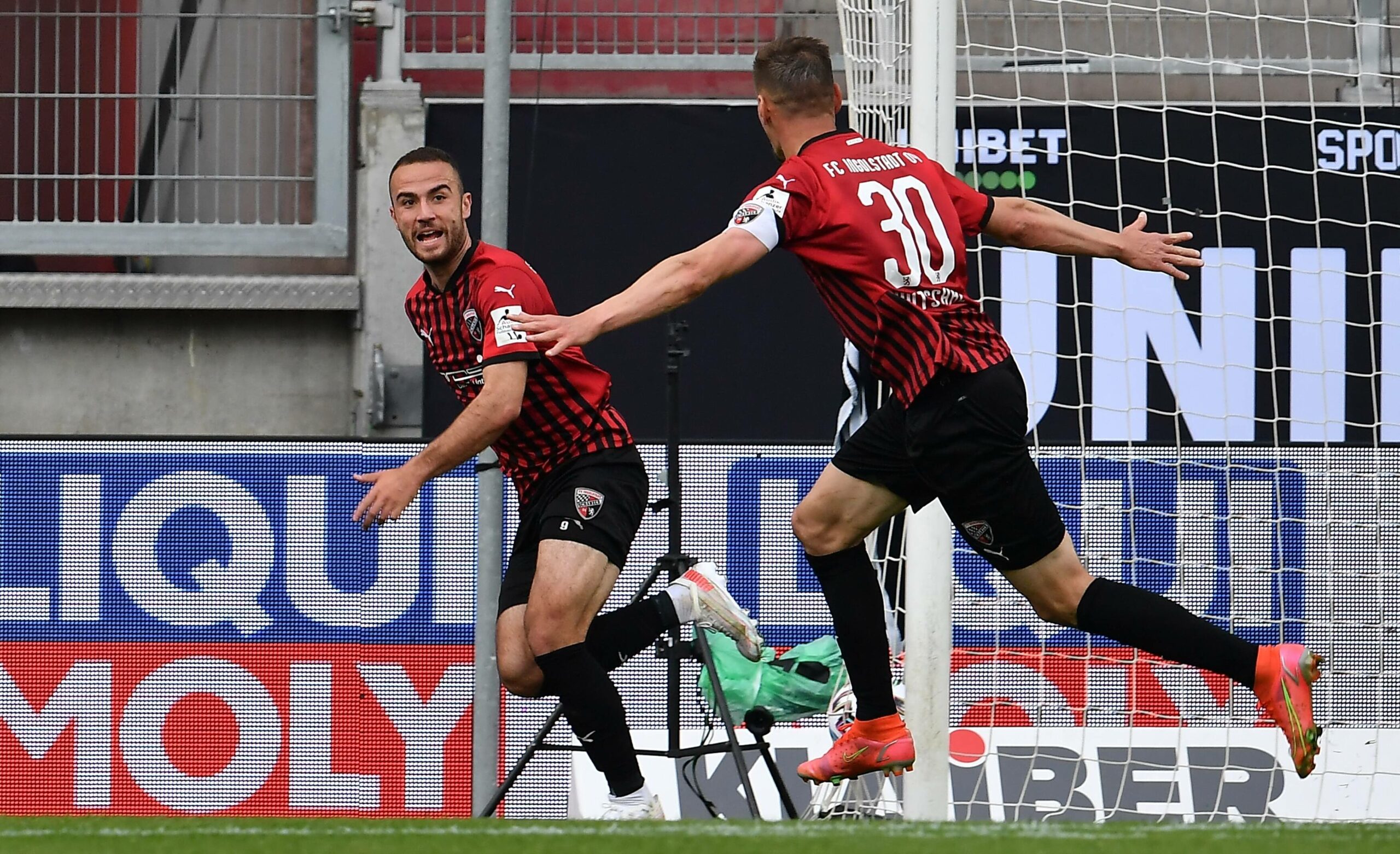 Sieg gegen Osnabrück: Ingolstadt stößt Tür zur 2. Liga weit auf