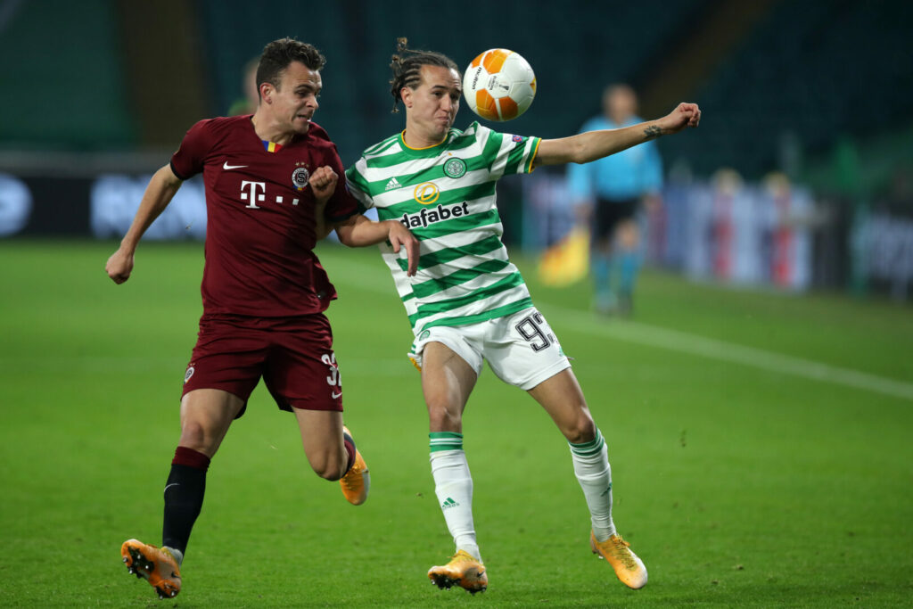 Schalkes Neuzugang Andreas Vindheim (links) in einem Europa-League-Spiel mit Sparta Prag gegen Celtic Glasgow
