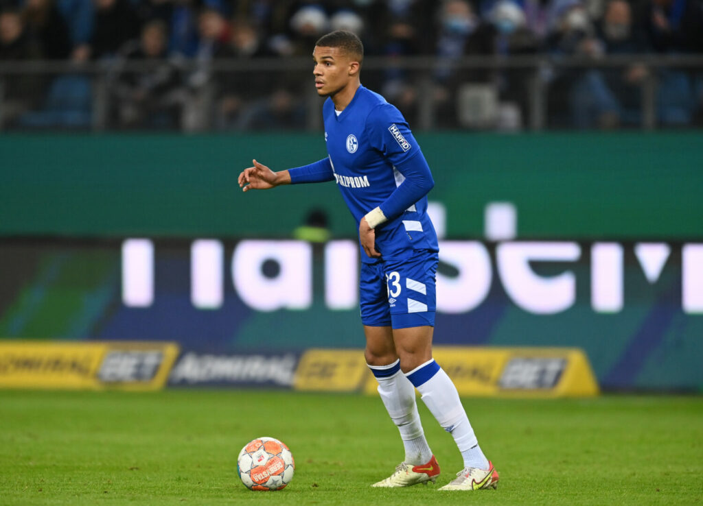 Malick Thiaw im Trikot des FC Schalke 04