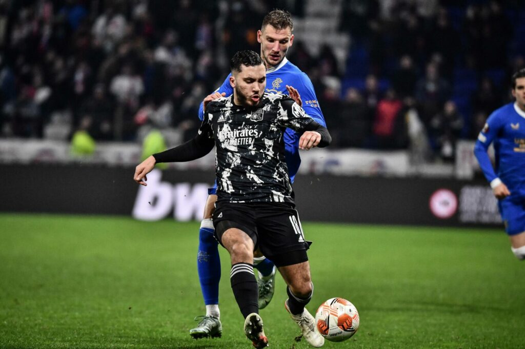 Rayan Cherki (vorne) hier in einem Europa-League-Spiel mit Olympique Lyon gegen Rangers FC