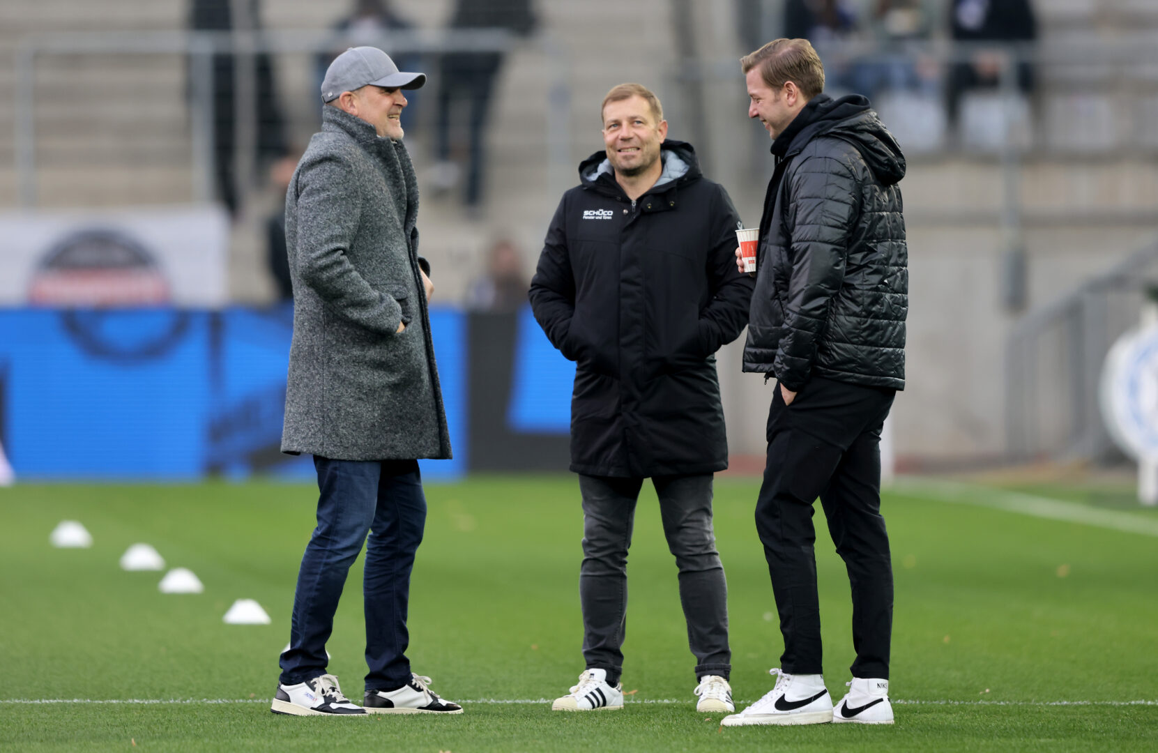 VfL Wolfsburg: Jörg Schmadtke vertraut weiter auf Florian Kohfeldt.