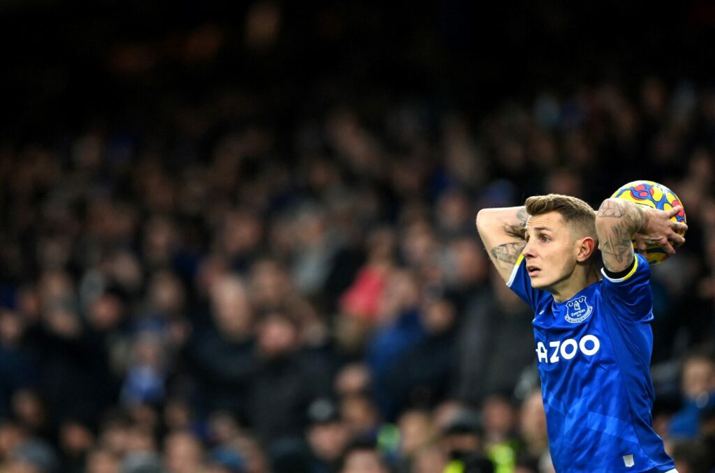 Digne zu Aston Villa