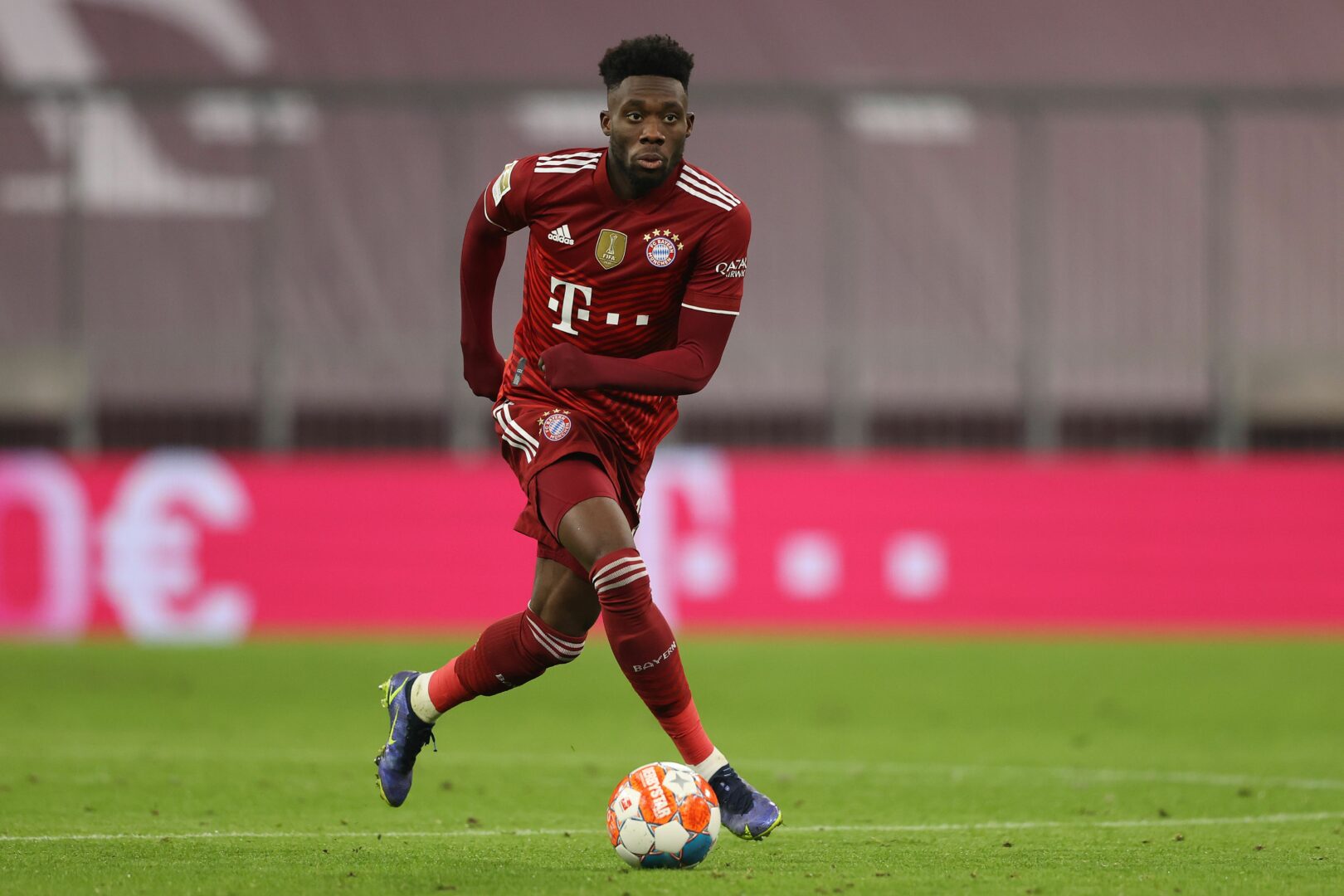 Davies im Trikot des FC Bayern