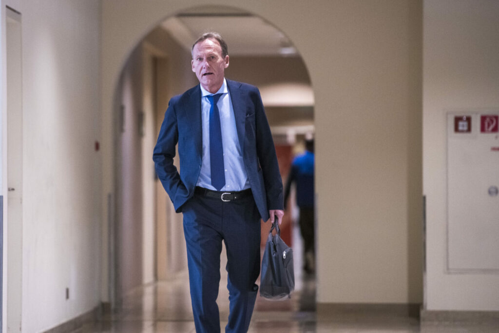 BVB-Boss Watzke im Anzug