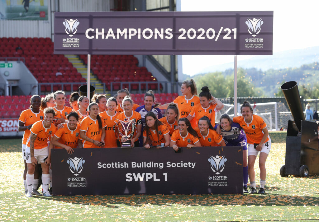 SWPL-Sieger Glasgow City bei der Pokalübergabe
