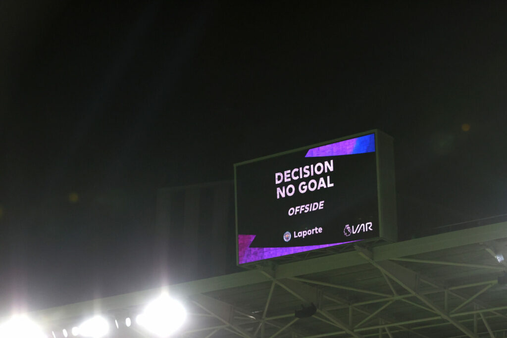 Die FIFA will Abseitstechnologie etablieren.