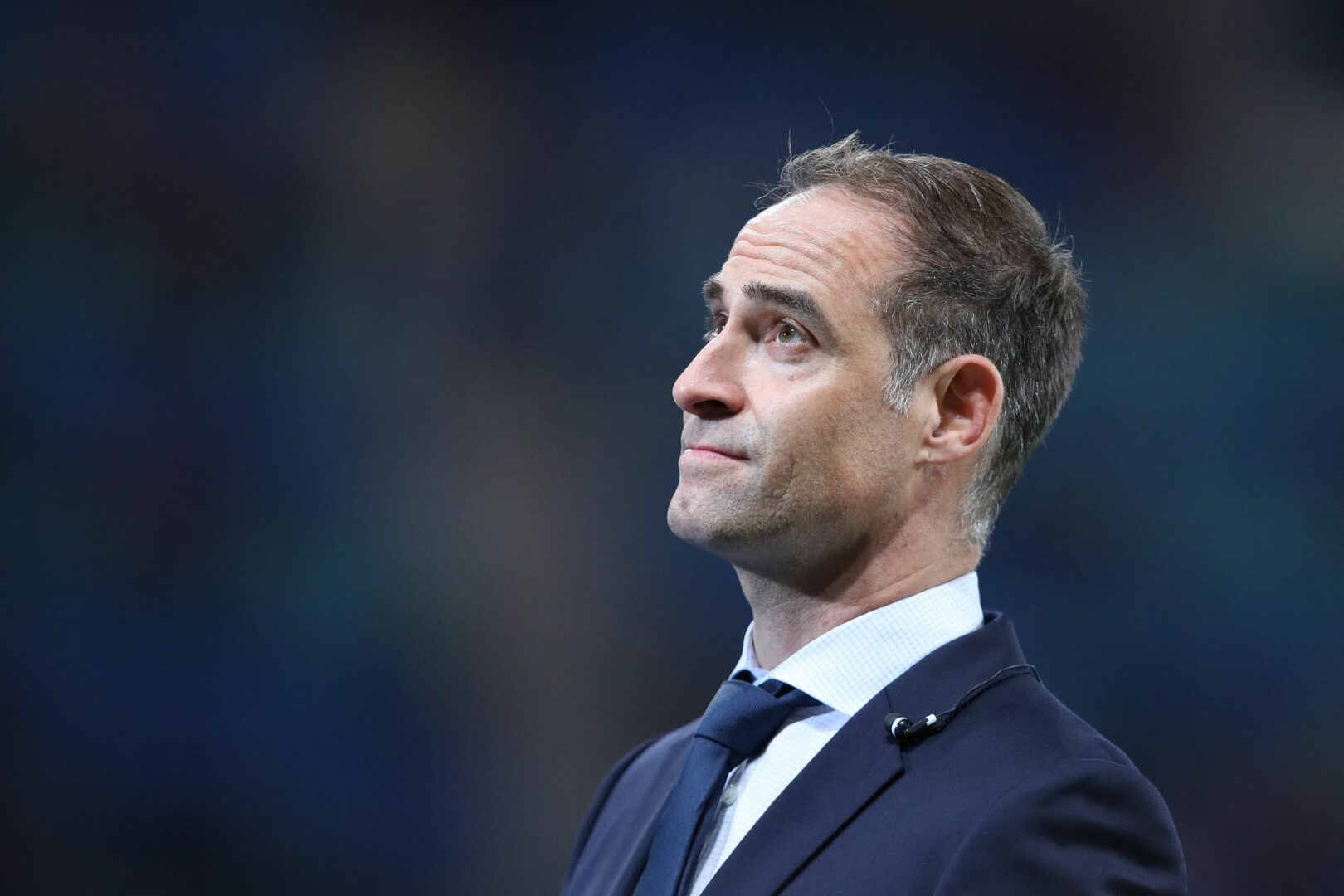 RB Leipzig Chef Oliver Mintzlaff blickt nach oben