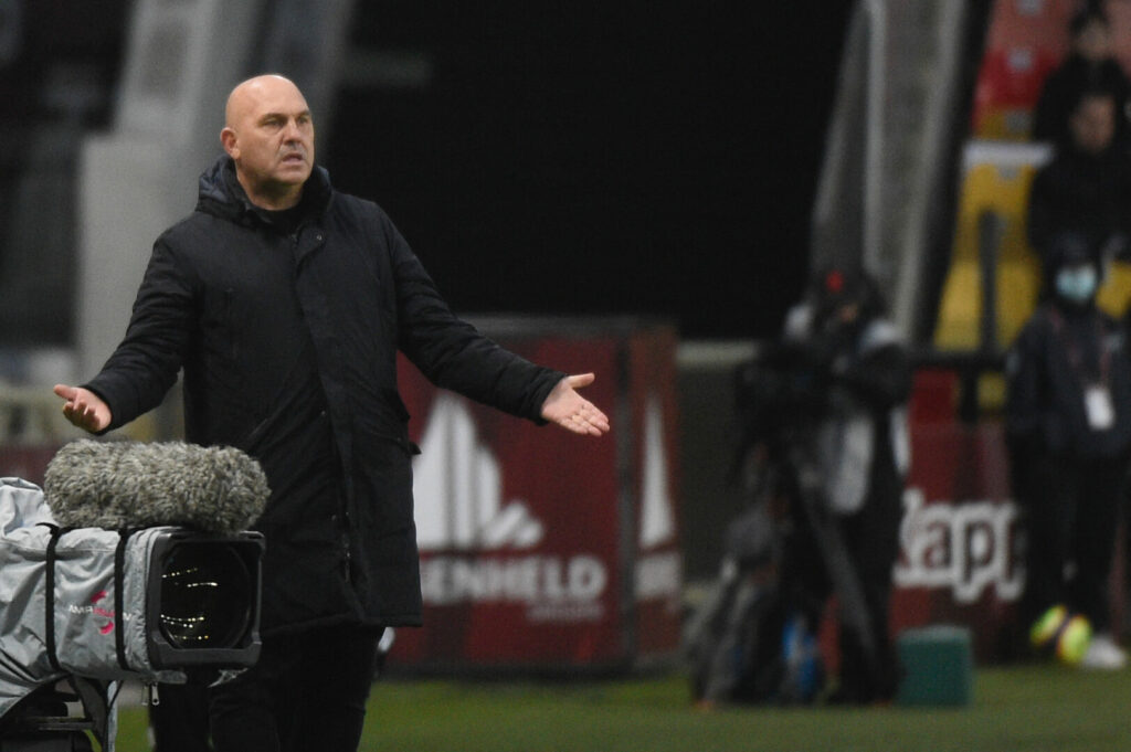 Antonetti während eines Ligue 1 Spiels an der Seitenlinie