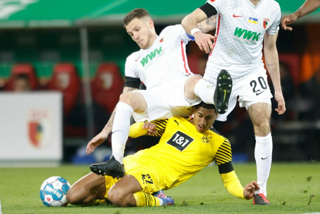BVB und FC Augsburg liefern sich eine umkämpfte Partie