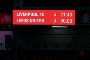 Die Anzeigetafel am Ende des Premier-League-Spiels des FC Liverpool gegen Leeds United