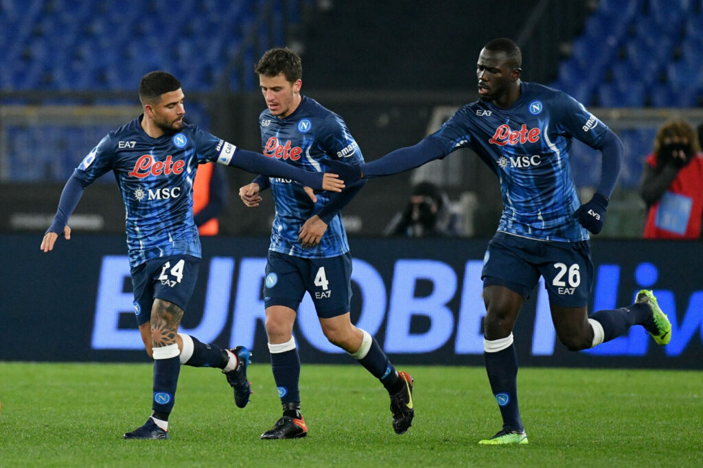 DIe SSC Napoli gewann in letzter Sekunde bei Lazio.