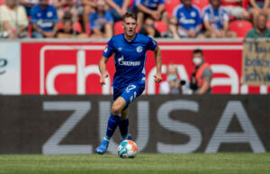 Florian Flick bleibt dem FC Schalke 04 treu.