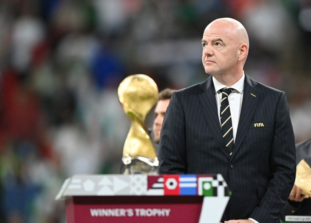 Das IOC sieht die Pläne der FIFA um Gianni Infantino kritisch.