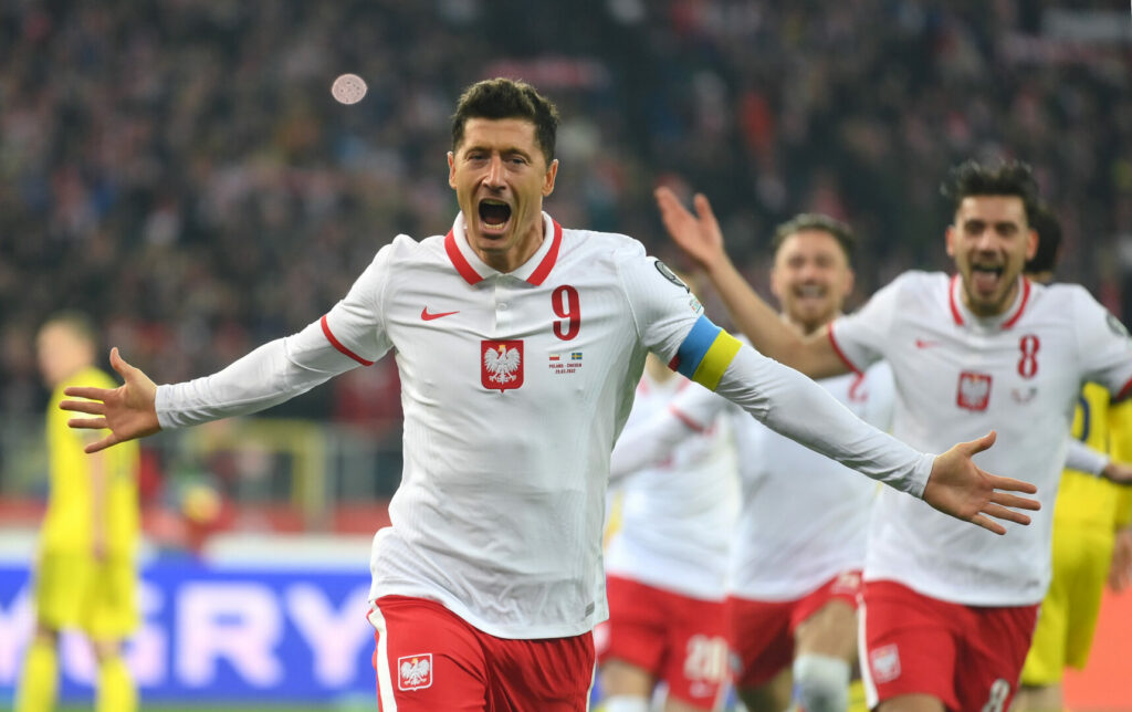 Robert Lewandowski (Polen) bejubelt Tor gegen Schweden