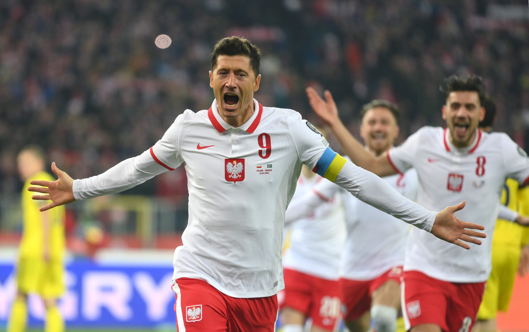 Robert Lewandowski (Polen) bejubelt Tor gegen Schweden