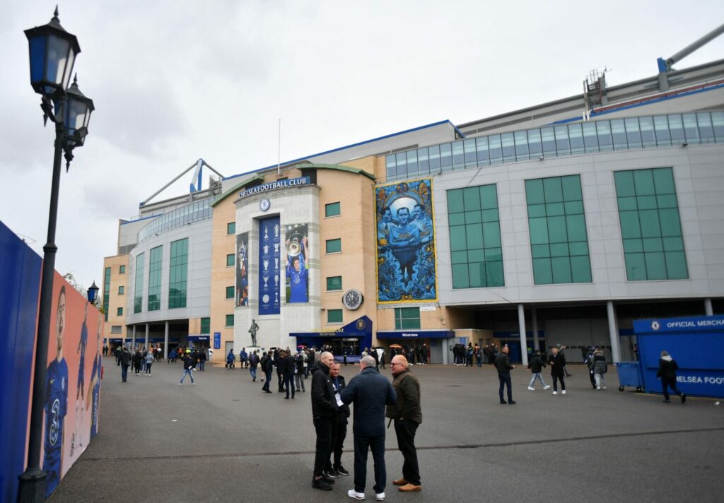 Fans des FC Chelsea vor der Stamford Bridge.