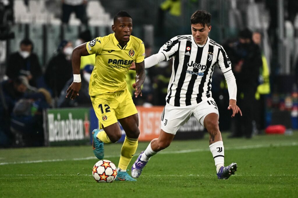 Paulo Dybala (rechts) im Zweikampf.