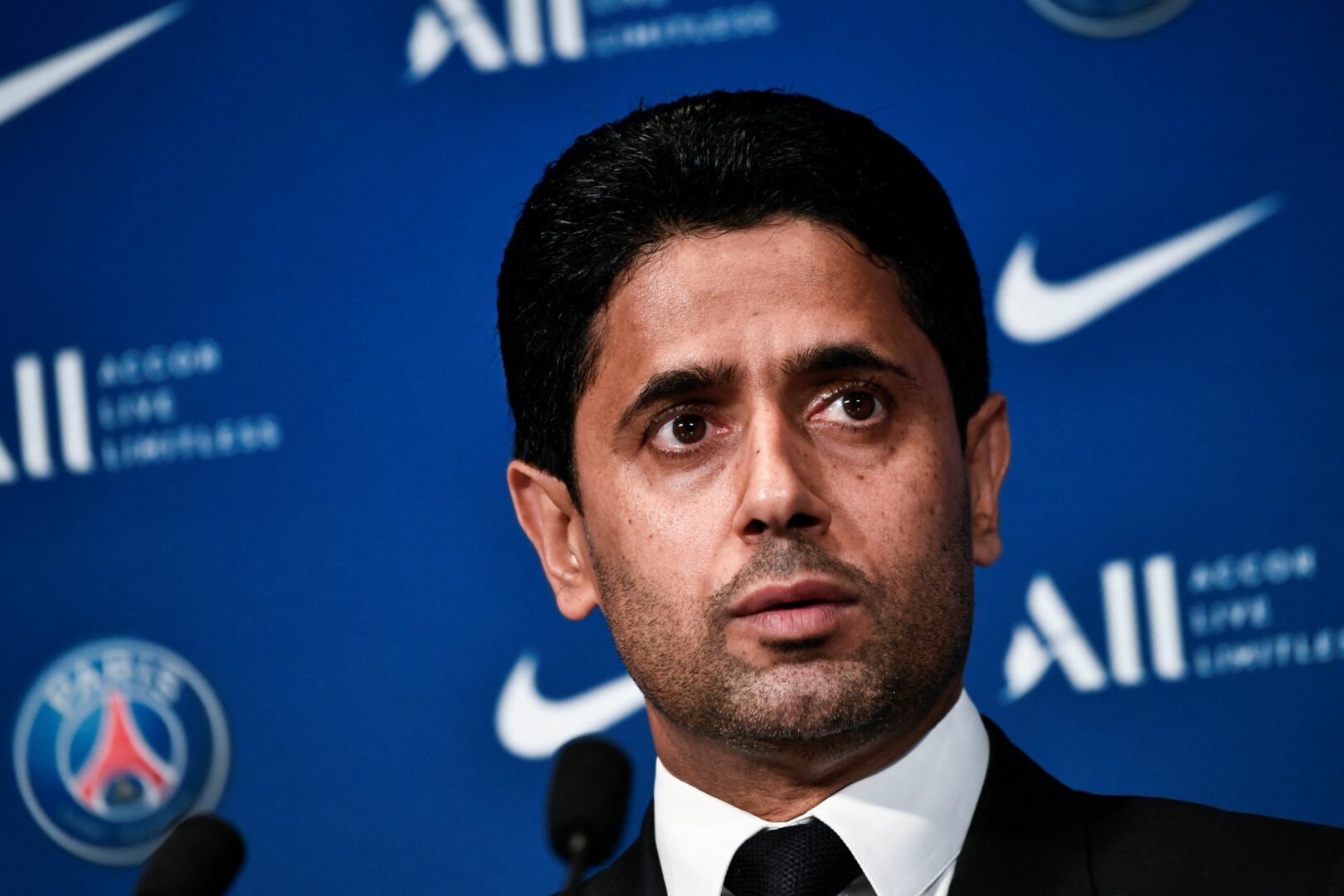 Nasser Al-Khelaifi auf einer Pressekonferenz
