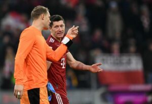 Beim FC Bayern München stehen Manuel Neuer (vorne) und Robert Lewandowski (hinten) noch bis zum Sommer 2023 unter Vertrag.