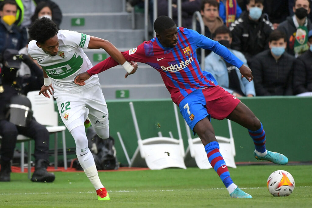 Ousmane Dembélé (rechts) im Zweikampf.