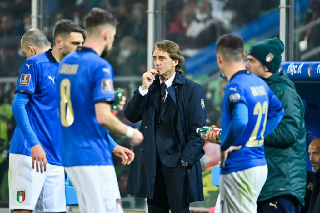 Roberto Mancini (Mitte) ist mit Italien aus der WM-Quali ausgeschieden.