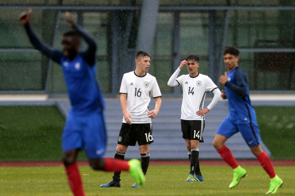Elias Oubella (2. von rechts) spielte schon für dieJunioren-Nationalteams Deutschlands.