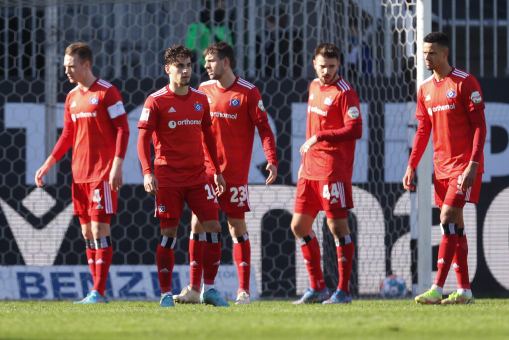 Die Spieler des Hamburger Sv werden am Samstag wohl nicht auflaufen können.