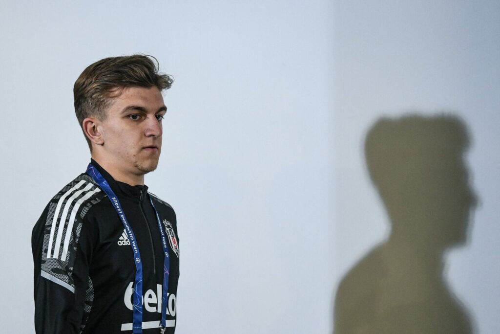 Ridvan Yilmaz (Besiktas) auf dem Weg zu einer Pressekonferenz