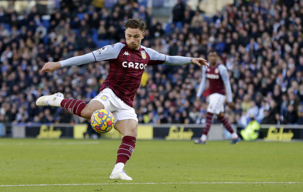 Matty Cash bleibt Aston Villa erhalten.