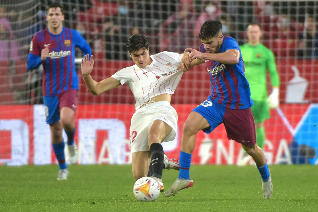 Szene aus dem Hinspiel zwischen dem FC Barcelona und dem FC Sevilla