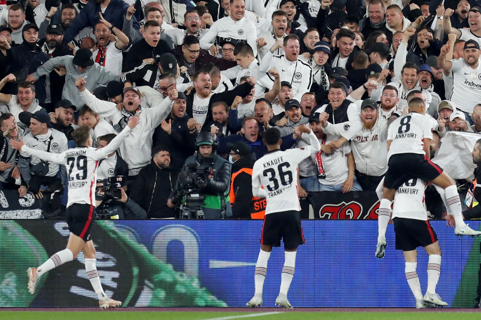 Europa League | Optimale Ausgangslage im Rückspiel: Kamada führt Frankfurt gegen West Ham zum Sieg!
