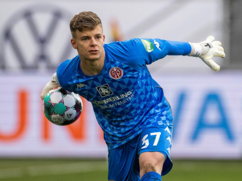 Der Mainzer Torhüter Finn Dahmen. Schalke soll den 24-Jährigen beobachten