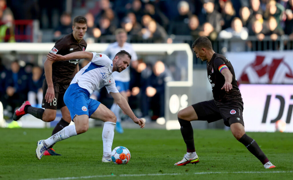 Der FC Hansa Rostock rang den FC St. Pauli nieder.