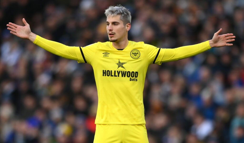 Sergi Canós im Brentford-Trikot