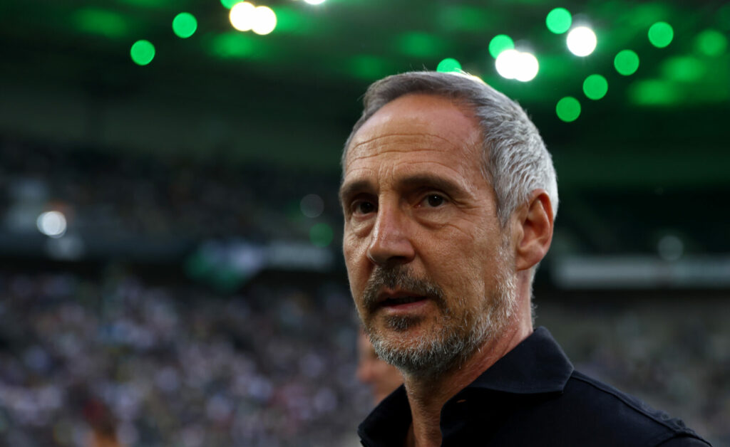 Adi Hütter könnte schon bald nicht mehr Cheftrainer von Borussia Mönchengladbach sein.