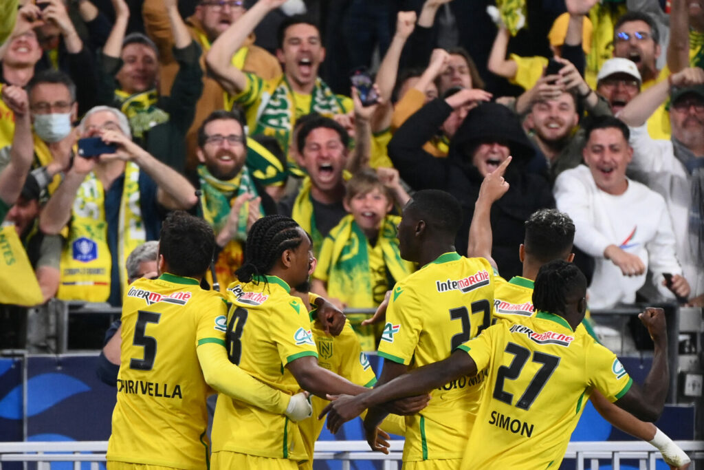 Die Spieler des FC Nantes bejubeln den Treffer zum 1:0