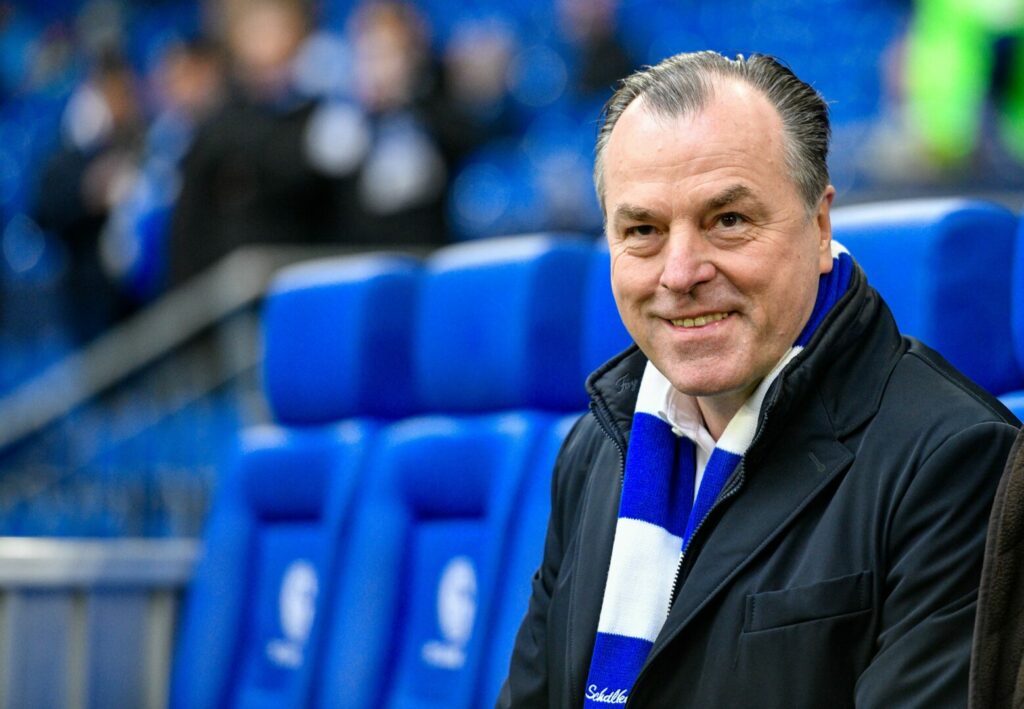 Clemens Tönnies mit Schalke-Schal