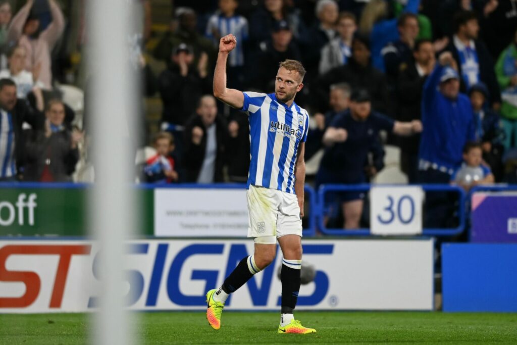Jordan Rhodes traf für Huddersfield Town gegen Luton Town.