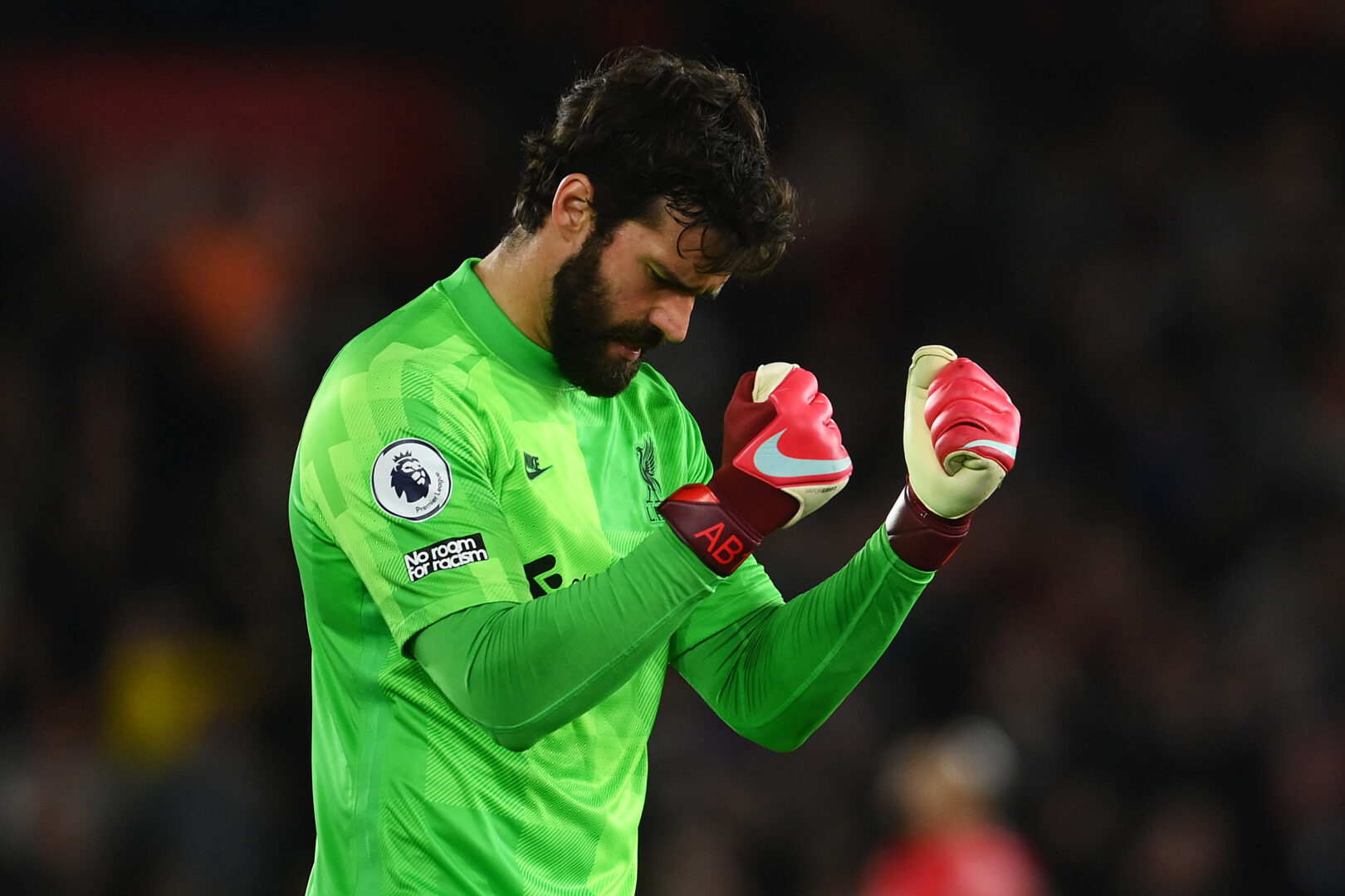 Alisson Becker mit geballten Fäusten